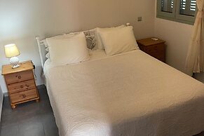 Flat - Sleeps 2 - Parking - Patio