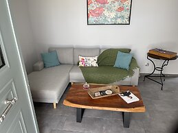 Flat - Sleeps 2 - Parking - Patio