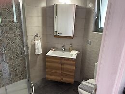 Flat - Sleeps 2 - Parking - Patio