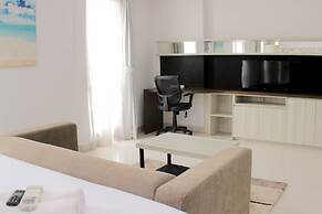 Warm And Cozy Studio At Azalea Suites Apartment