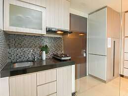 Comfort Studio At Sky Terrace Apartment
