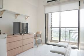 Warm And Cozy Stay Studio At Sky House Bsd Apartment