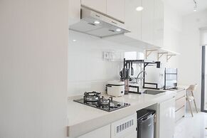 Warm And Cozy Stay Studio At Sky House Bsd Apartment