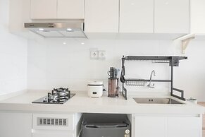 Warm And Cozy Stay Studio At Sky House Bsd Apartment
