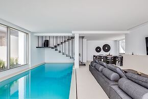 Black Stone Villa