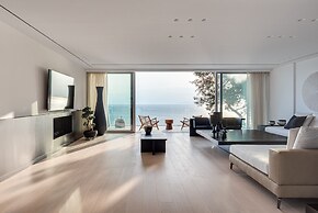 Black Stone Villa