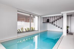 Black Stone Villa