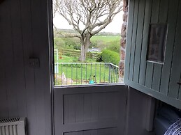 Cozy Camborne Studio Retreat With two Single Beds