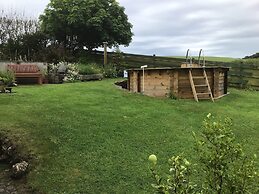 Cozy Camborne Studio Retreat With two Single Beds