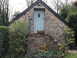Cozy Camborne Studio Retreat With two Single Beds