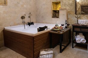 Kayata Cave Suites