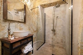 Kayata Cave Suites