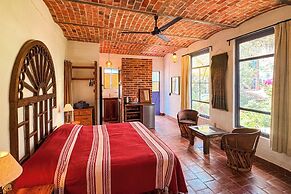 Casa Aurora Garden Retreat