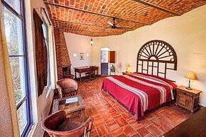 Casa Aurora Garden Retreat
