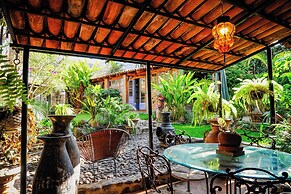 Casa Aurora Garden Retreat