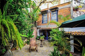 Casa Aurora Garden Retreat