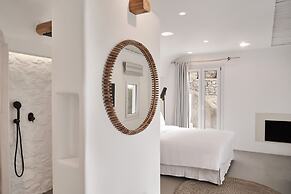 Hill Club Naxos