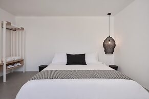 Hill Club Naxos