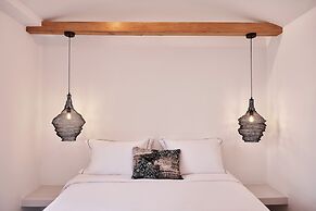Hill Club Naxos