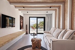 Hill Club Naxos