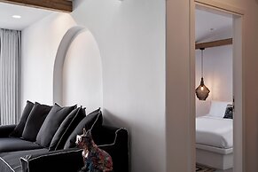 Hill Club Naxos