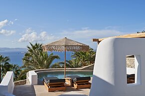 Hill Club Naxos