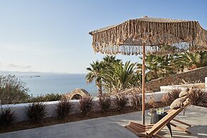 Hill Club Naxos