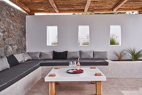 Hill Club Naxos