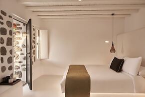 Hill Club Naxos