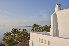 Hill Club Naxos