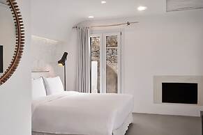 Hill Club Naxos