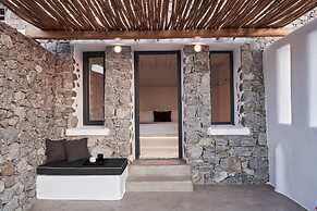 Hill Club Naxos