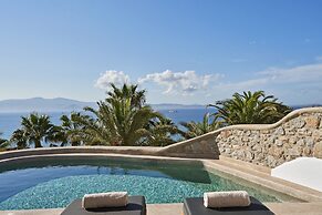 Hill Club Naxos