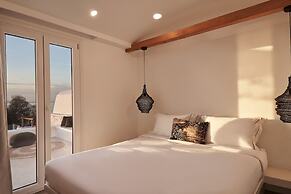 Hill Club Naxos