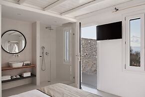 Hill Club Naxos