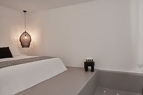 Hill Club Naxos