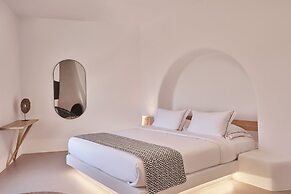 Hill Club Naxos