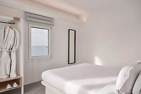 Hill Club Naxos