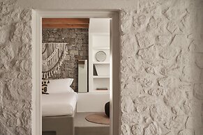 Hill Club Naxos