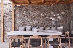 Hill Club Naxos