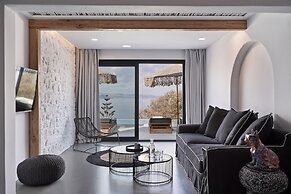 Hill Club Naxos