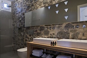 Hill Club Naxos