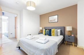Deluxe 2 Bed Flat with Balcony in Hackney