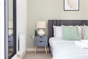 Deluxe 2 Bed Flat with Balcony in Hackney