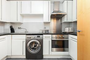 Deluxe 2 Bed Flat with Balcony in Hackney