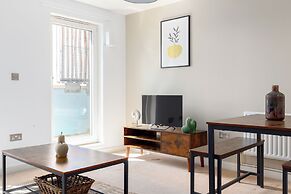 Deluxe 2 Bed Flat with Balcony in Hackney