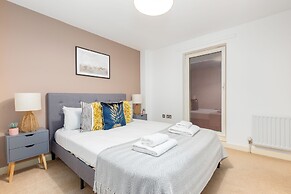 Deluxe 2 Bed Flat with Balcony in Hackney