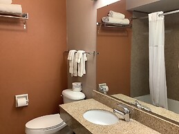 Silver Spur Vintage Inn & Suites