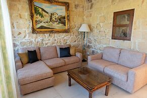 Villeleynah Amazing Gozitan Villa + Pool