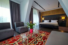 Uji i Ftohte Hotel